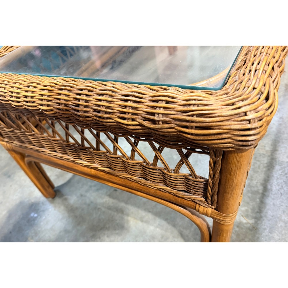 Braxton Culler Nassau End Table - Picture 4 of 4